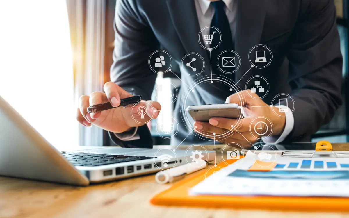 Cómo mejorar la comunicación entre oficina y obra: guía para constructoras